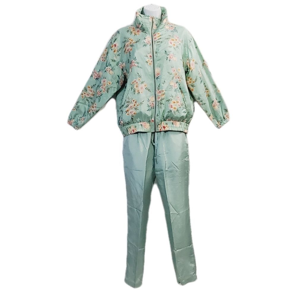Vintage 100% silk  floral track suit set  pants & jacket size  Petit small